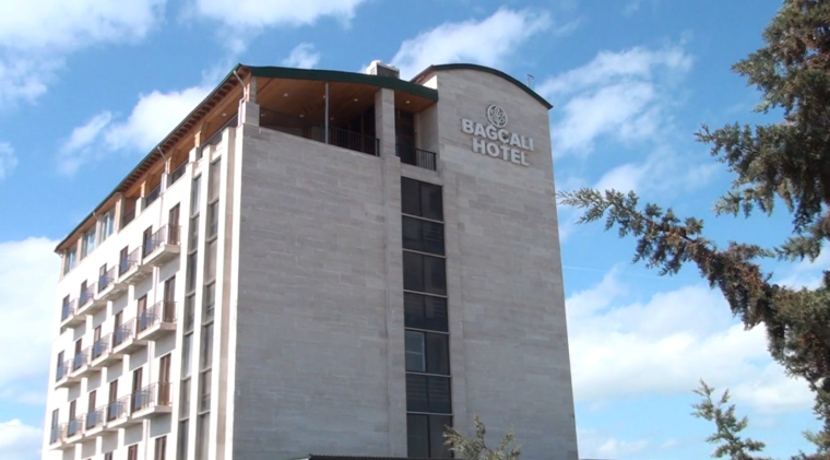 FHN-in Dövlət Yanğın Nəzarəti Xidməti yanğın təhlükəli otelin fəaliyyətini dayandırıb (video, foto)