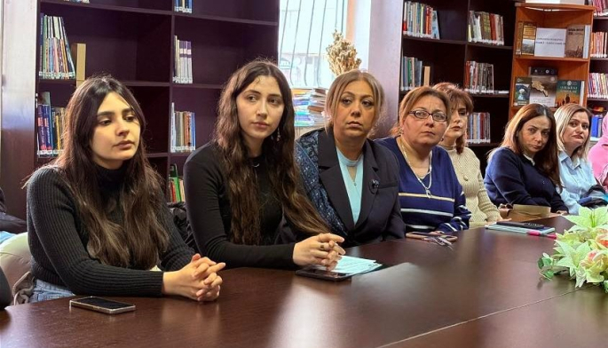 Azərbaycan Dillər Universitetində iqlim dəyişmələrinə adaptasiya və karbon izinin hesablanması mövzusunda maarifləndirici tədbir keçirilib