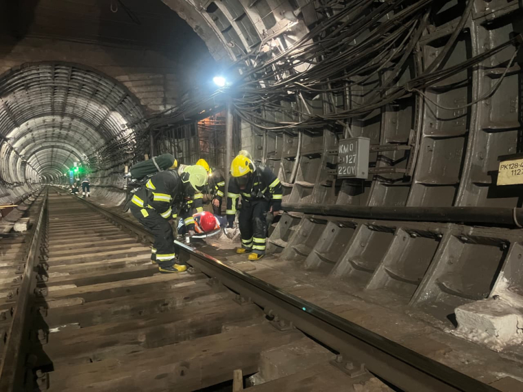 Fövqəladə Hallar Nazirliyi tərəfindən metroda təlim keçirilib (video, foto)