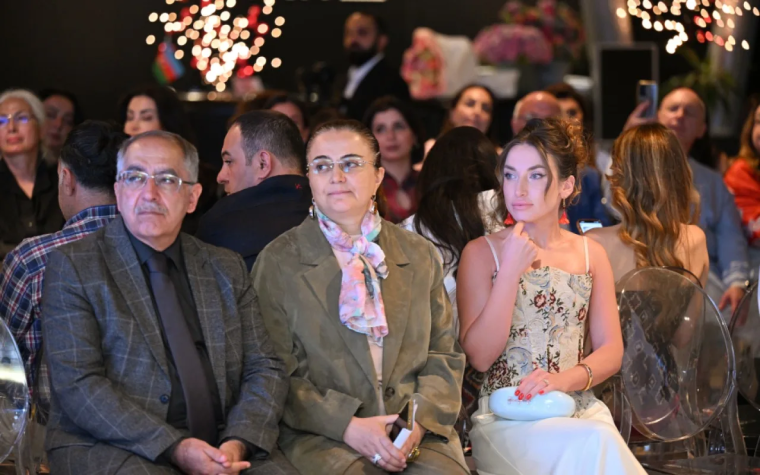 Alyona Əliyeva moda nümayişini izlədi