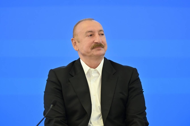 Radionu əsasən avtomobildə olarkən dinləyirəm - Prezident