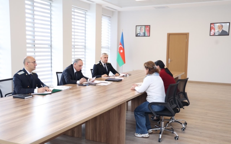 Baş prokuror Gəncədə vətəndaşları qəbul edib