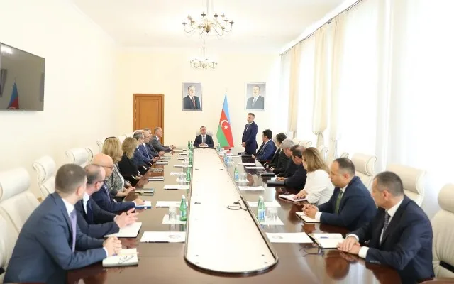 Teymur Musayev Anar Bayramovu kollektivə təqdim edib