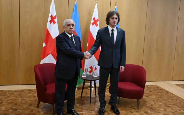 Əli Əsədov İrakli Kobaxidze ilə görüşüb